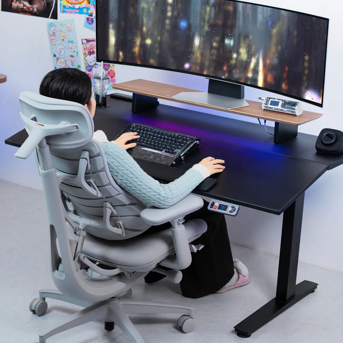 Tilt - Adjustable Desk