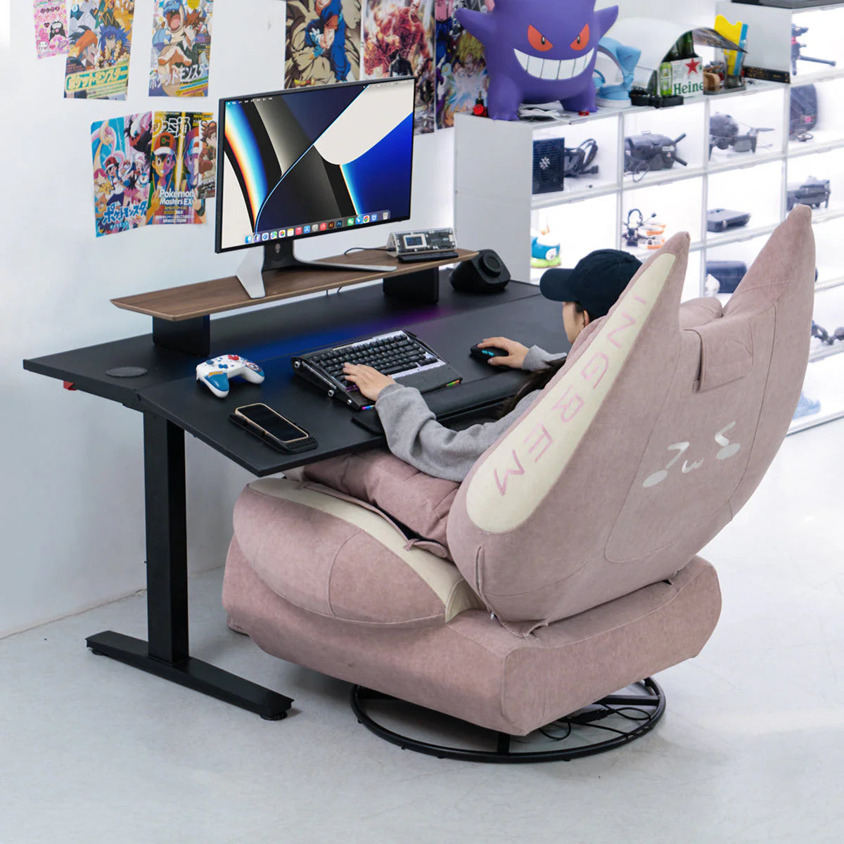 Tilt - Adjustable Desk