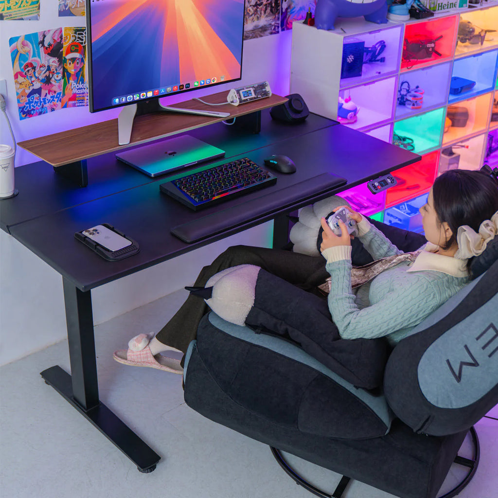 Tilt - Adjustable Desk
