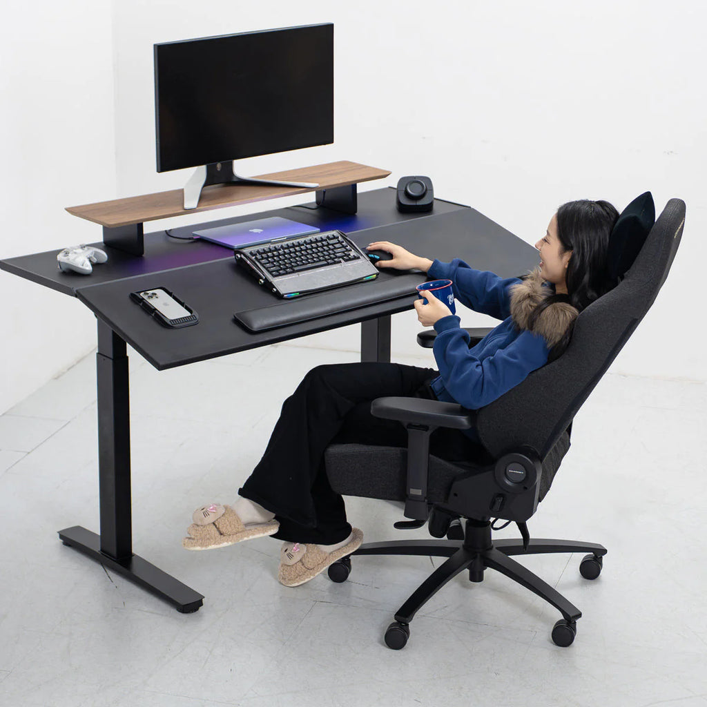 Tilt - Adjustable Desk